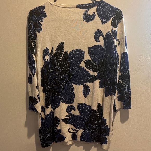 Roz & Ali Blue and White Floral Blouse size XL - Picture 5 of 6